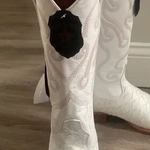 Brand new Los Altos Ant eater white leather boots Los Altos | Shoes | Brand New Los Altos Ant Eater White  main image 2